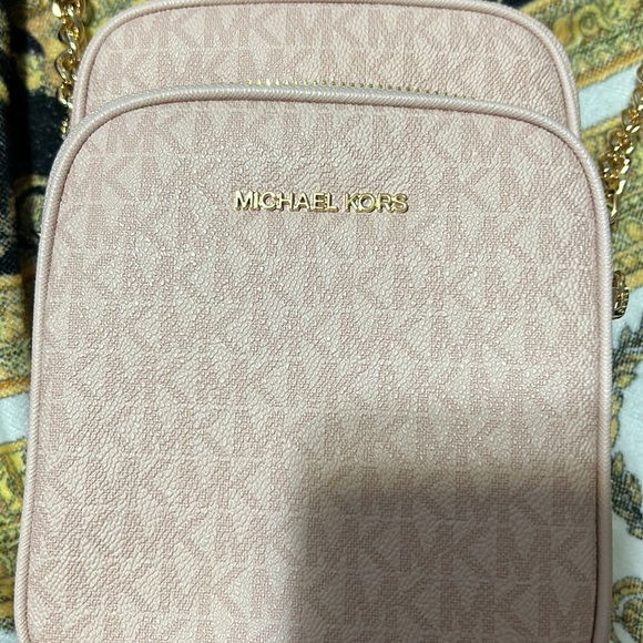 Jet Set Travel Medium Logo Dome Crossbody Bag - Picture 2 of 3